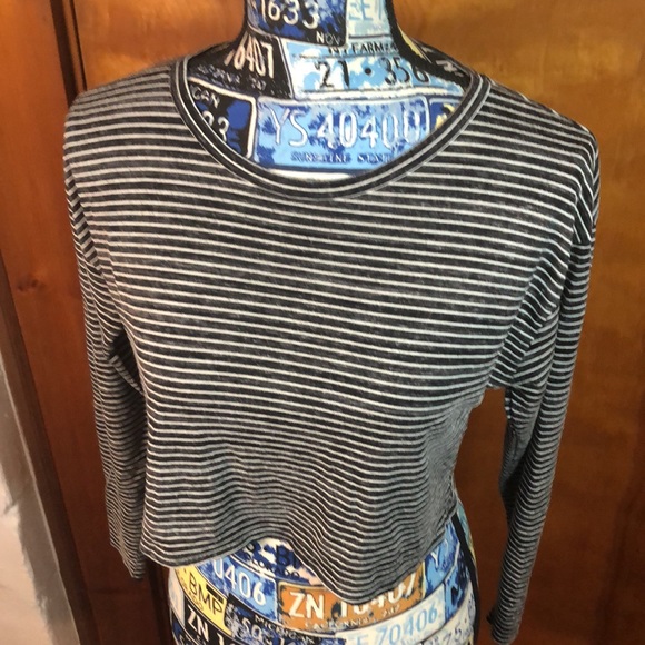 👑 Forever 21 Crop Top Small - Picture 2 of 6